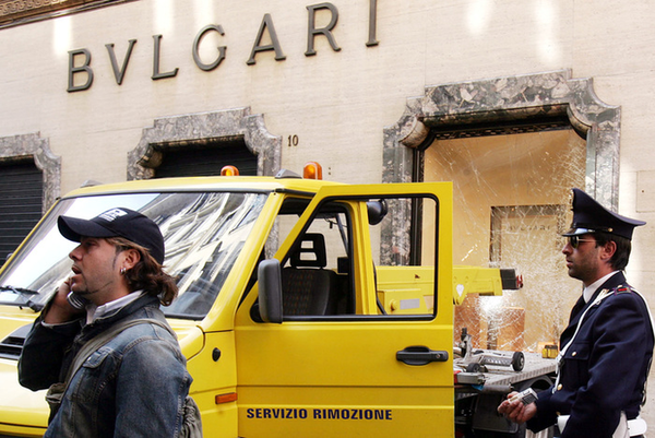 Ladrones roban joyas y relojes por valor de 500.000 euros en una tienda de Bulgari en Roma