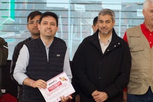 En subasta, exministro pagó G. 10 millones por silla de Marito - Noticiero Paraguay