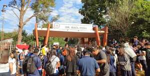 Caacupé: alumnos tomaron colegio y exigen destitución de la directora - Nacionales - ABC Color
