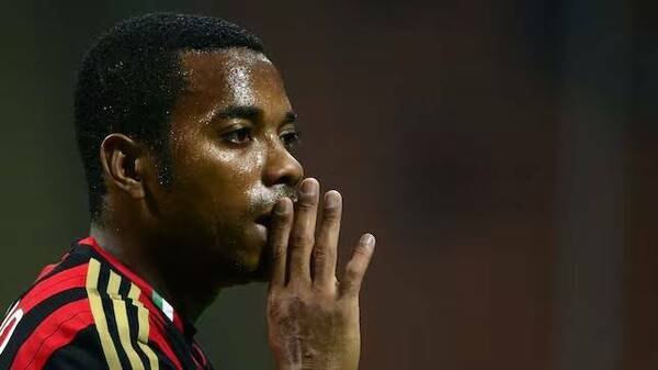 ¡El expelotero Robinho arregla radios y televisores en la cárcel!