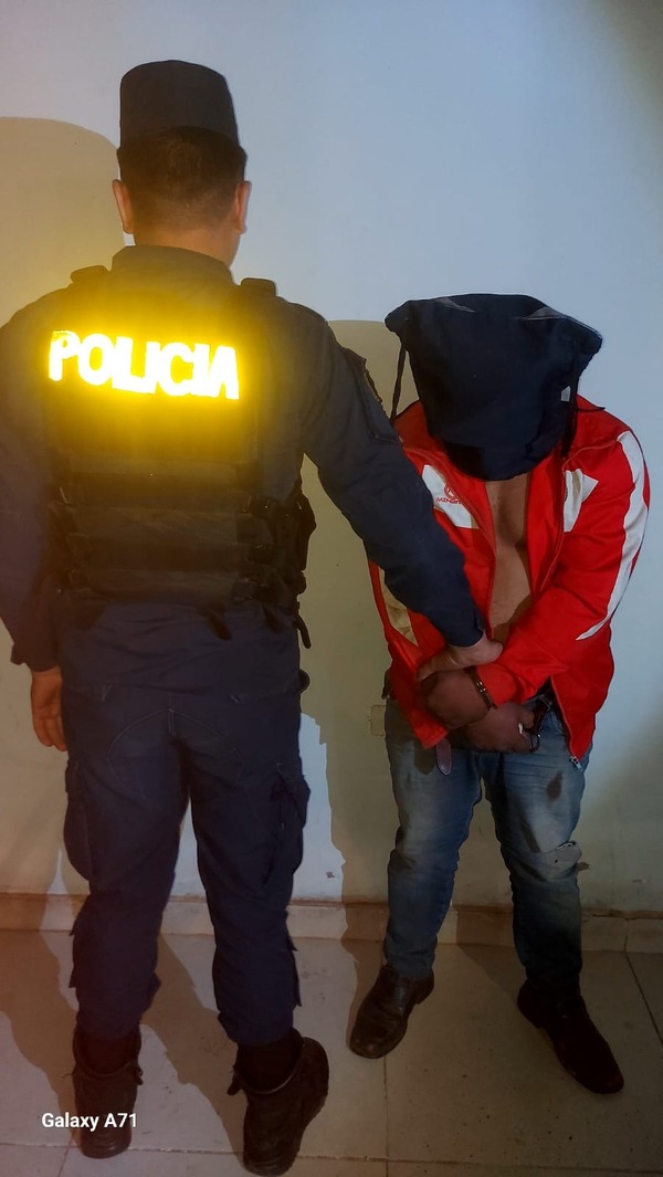 Celoso fue al trabajo de su expareja con un arma de fuego y empezó a coacionarla