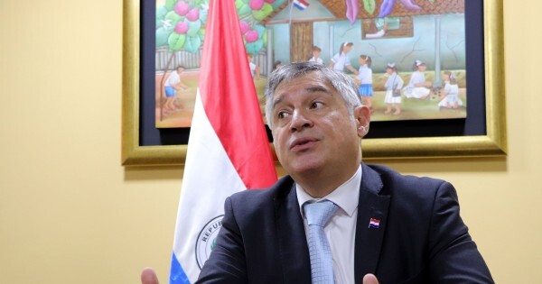 Docentes y funcionarios del MEC piden más presupuesto, pero Valdovinos dice que no habrá aumentos para 2025