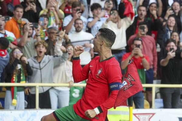 Cristiano Ronaldo marca un doblete con Portugal ante Irlanda antes de Eurocopa - Fútbol - ABC Color