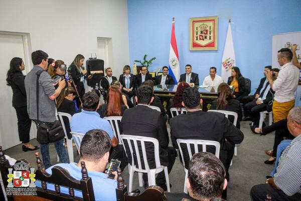 FIRMAN CONTRATO PARA CONSTRUCCIÓN DE LA TERMINAL