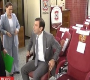 Subastan sillas usadas del Congreso Nacional - Paraguay.com