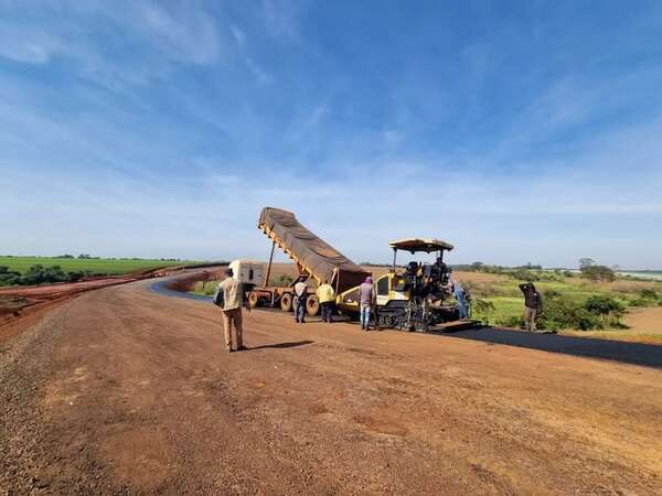 Lote 2 del acceso rural al Puente de la Integración alcanza 56,49% de avance - ABC en el Este - ABC Color