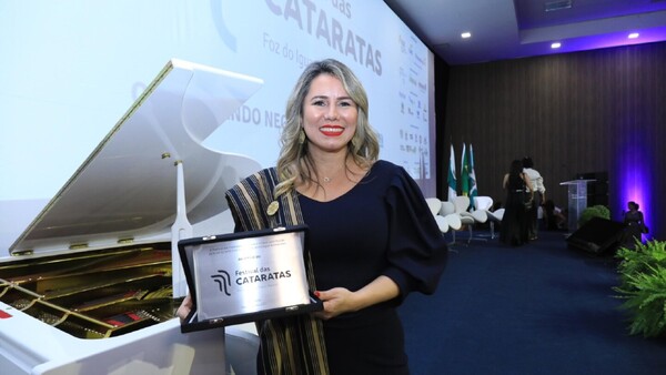Denuncian que ministra ubicó a sus familiares y aliados en la Senatur