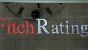Fitch señala necesidad de nuevas medidas para compensar déficit de la Caja Fiscal