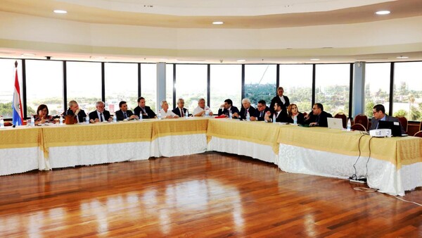 Reconocen que deuda del IPS es el gran déficit y trabajarán en 3 leyes