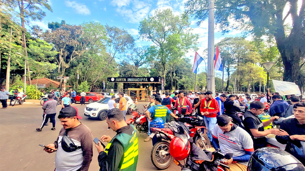 Taxistas y conductores de plataformas buscarán llegar a un punto de acuerdo - La Clave