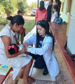 Profesionales de la USF Santa Lucía asisten a familias de la Comunidad Yukyry