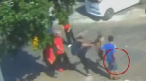 Estudiantes evitaron un asalto a los golpes en el Mercado 4 - Noticiero Paraguay