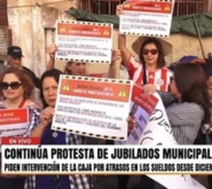 Jubilados municipales exigen saber qué pasó de los aportes de sus vida - Paraguay.com