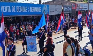 Desfilan en recordación a la Paz del Chaco
