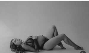 Doña del “sicario” compartió candente foto pelando pancita