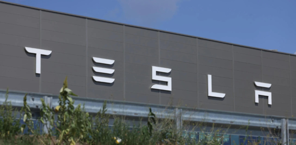 Los accionistas de Tesla deciden el jueves si Musk recibe 50.000 millones de d贸lares - Revista PLUS