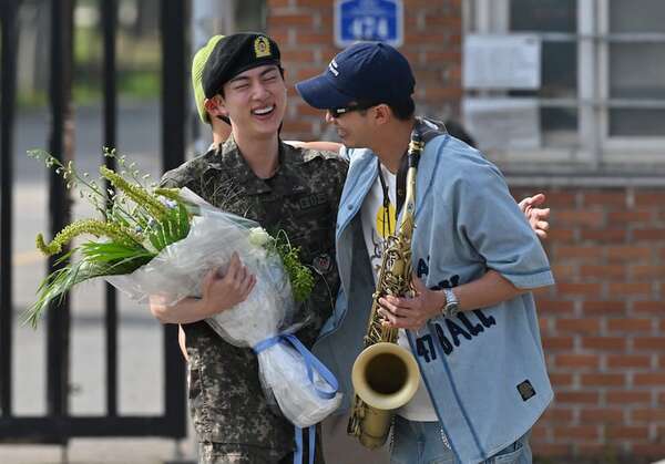 Video de BTS: Jin concluye el servicio militar - Gente - ABC Color