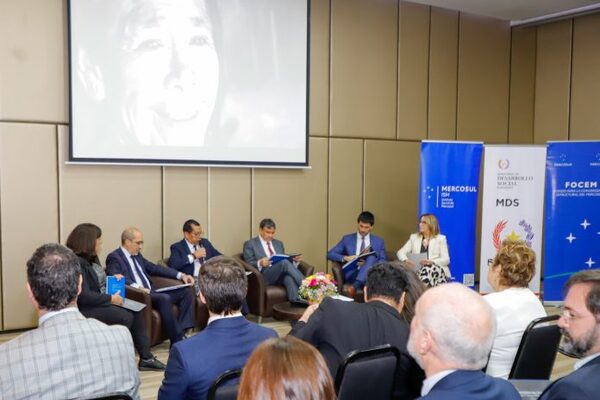 Ministros de Desarrollo Social del Mercosur presentaron libro “Nosotros del Sur”