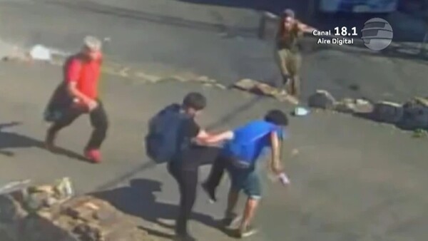 A patadas y golpes de puño, estudiantes evitan un robo en Asunción