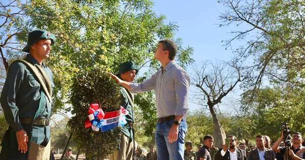 La Nación / Con ofrenda de laureles Peña encabezó acto de conmemoración de la Paz del Chaco