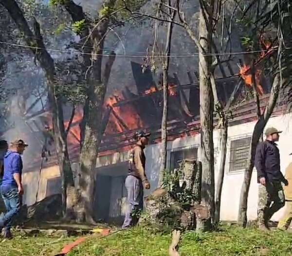 Video: se incendia el quincho del Comando de Artillería en Paraguarí - Nacionales - ABC Color