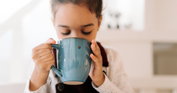 Pediatra recomienda no dar infusiones a niños: “Son peligrosas e incluso fatales”