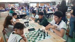 Colegio Francés se destaca en Intercolegial de ajedrez por equipos - Polideportivo - ABC Color