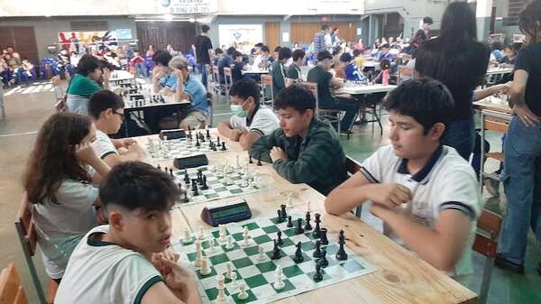 Colegio Francés se destaca en Intercolegial de ajedrez por equipos - Polideportivo - ABC Color