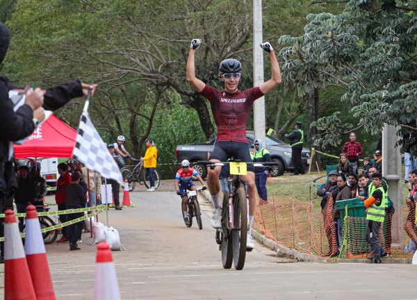 Versus / Más allá del fútbol: Las tarjetas amarillas llegan al ciclismo