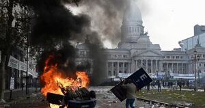 La Nación / Violencia y caos frente al Congreso argentino: ¿qué se discute?