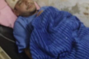 Adicto fue molido a golpes y acuchillado por otro