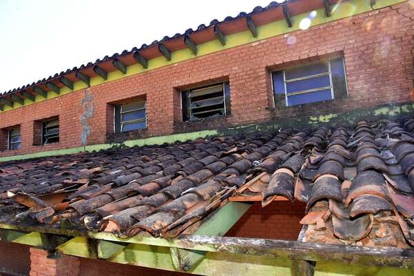 Abandono del MEC: escuelas piden socorro, a casi un año del gobierno de Santiago Peña - Nacionales - ABC Color