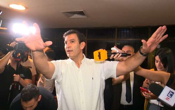 Beto Ovelar niega precios inflados en licitación del Senado - Política - ABC Color