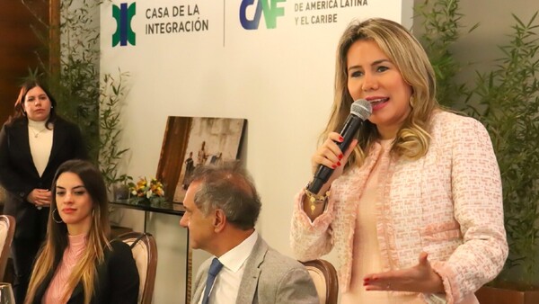 Ministra se llamó a silencio sobre casos de nepoturismo
