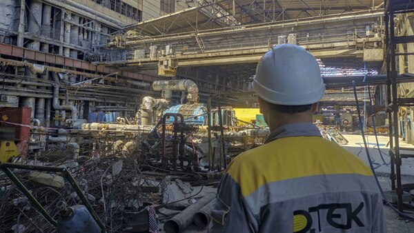 De trabajadores a "héroes": Los empleados que protegen las centrales eléctricas ucranianas