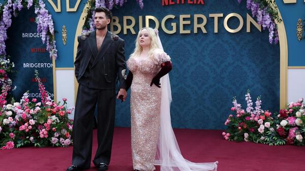 Temas de Ariana Grande, Taylor Swift o Coldplay en lo nuevo de los Bridgerton