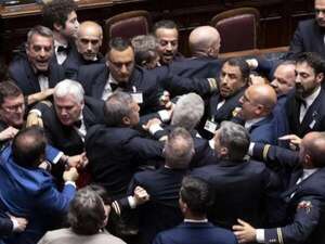 Polémica en Italia tras agresión a un diputado y escenas de violencia en el Parlamento - Mundo - ABC Color