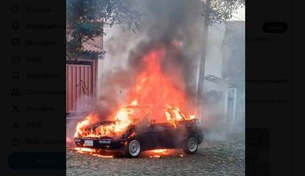 Automóvil ardió en llamas cerca de un cole y asustó al rollo