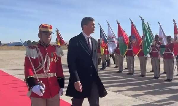 Santiago Peña y su comitiva ya se encuentran en Bolivia - Política - ABC Color