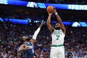 Los Celtics ganaron la tercera final, están 3-0 y acarician la NBA - Básquetbol - ABC Color