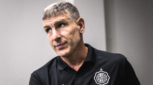 Martín Palermo ajusta el plantel de Olimpia en medio de dificultades financieras