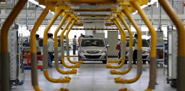 Automotrices chinas suben en bolsa tras el anuncio de aranceles a el茅ctricos en la UE - Revista PLUS