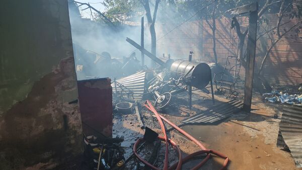 Fuego consume un taller de acondicionadores de aire