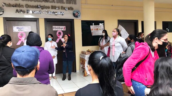 Pacientes oncológicos de CDE realizan actividad para equipar sala de espera