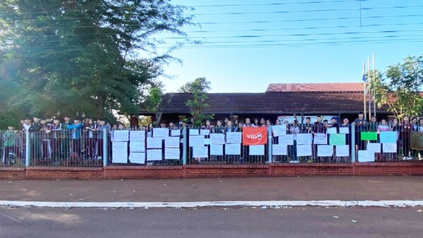 Toman colegio en Itapúa para exigir reposición de materias