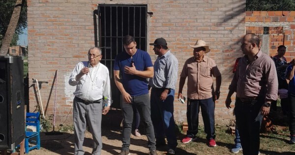 Prieto arranca su campaña fuera del Este y dona chapas y alimentos en el feudo de Bachi
