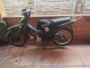 Recuperan motocicleta hurtada tras ser repintada
