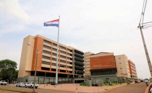 Condenan a dos jóvenes que asaltaron un local comercial