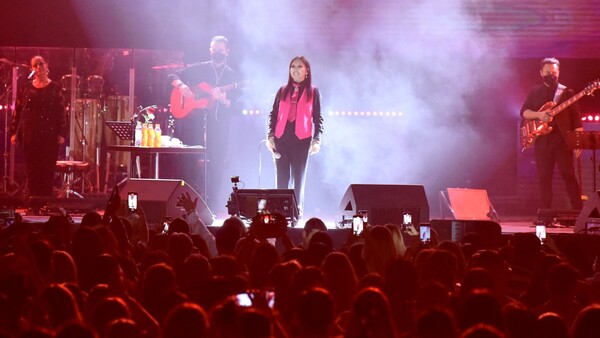 Tras una larga espera, Ana Gabriel emocionó en el SND y prometió volver