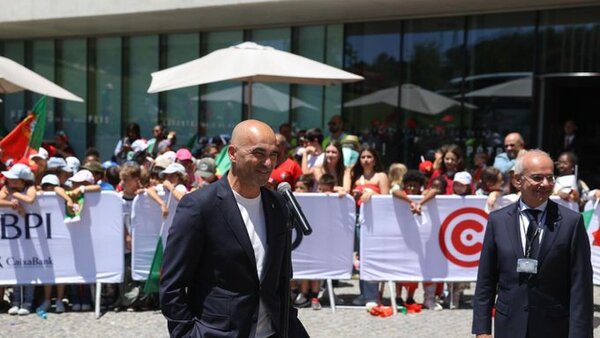 Portugal parte a Alemania con una promesa de Martínez